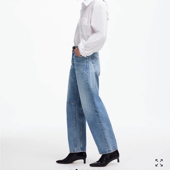 Madewell The Curvy Darted Barrel-Leg Jean in Dobbins Wash - Picture 3 of 10